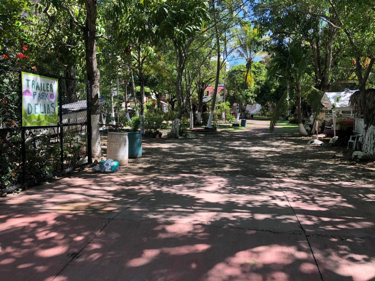 Delias Trailer Park Hotel Rincon de Guayabitos Buitenkant foto