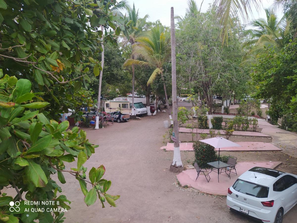 Delias Trailer Park Hotel Rincon de Guayabitos Buitenkant foto