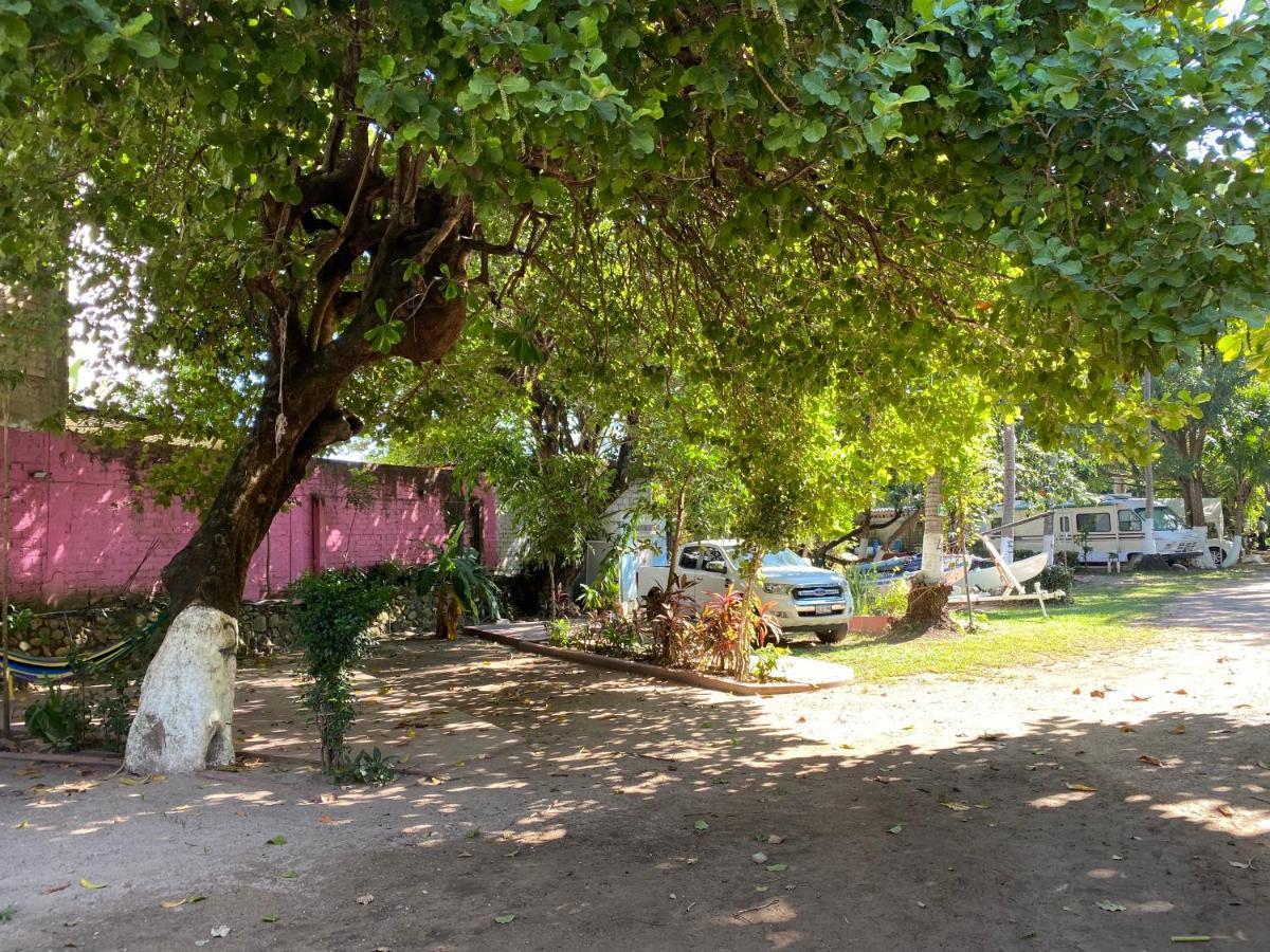 Delias Trailer Park Hotel Rincon de Guayabitos Buitenkant foto